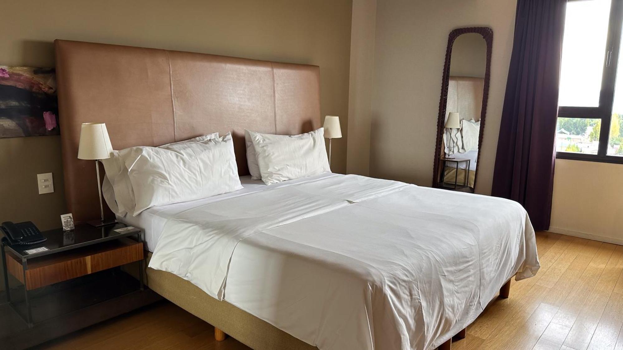 Queen Room with Lake View,1658751849:JPEG