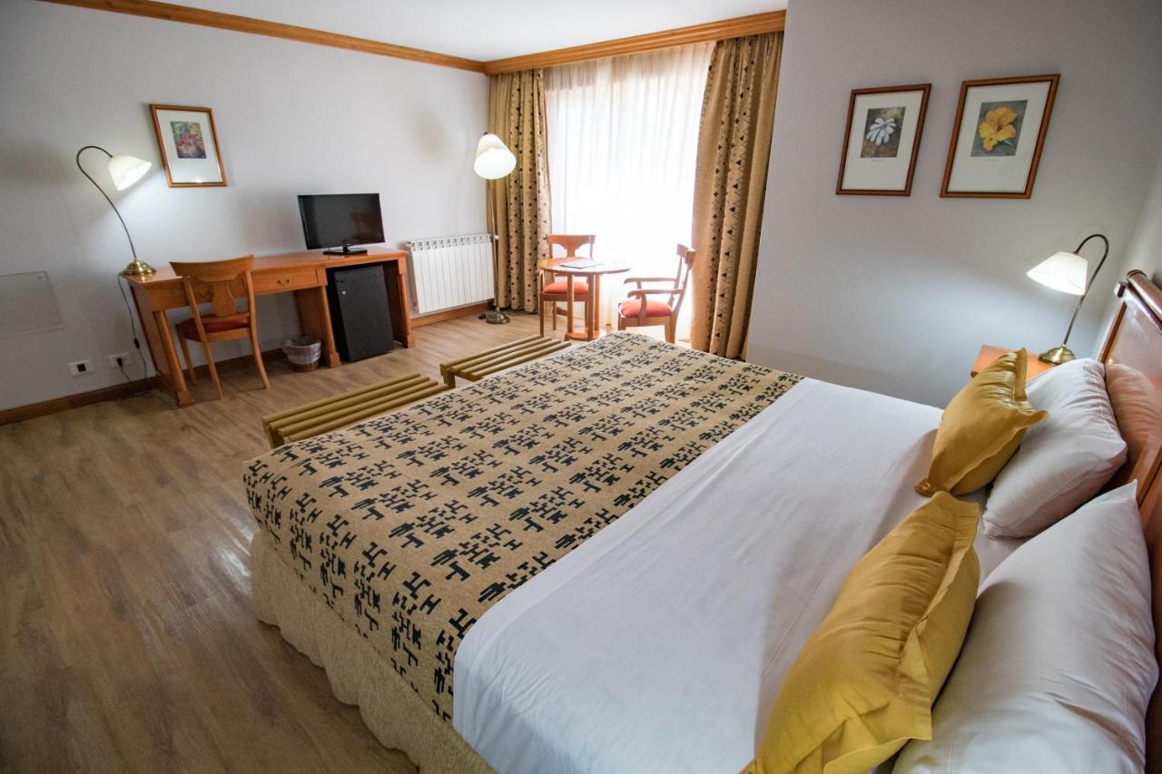 Standard Double or Twin Room,1212555049:JPEG
